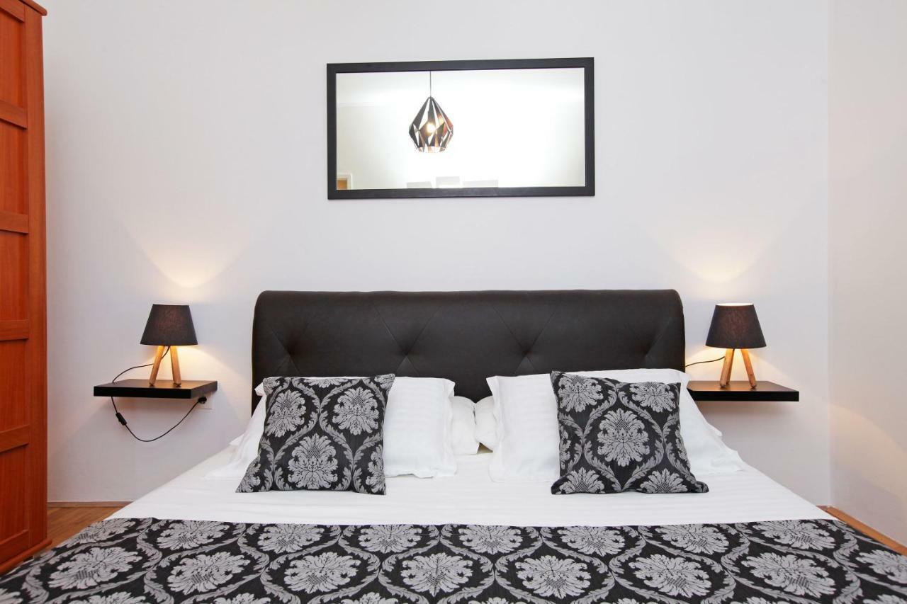 Apartments Triporte เวลาลูกา ภายนอก รูปภาพ